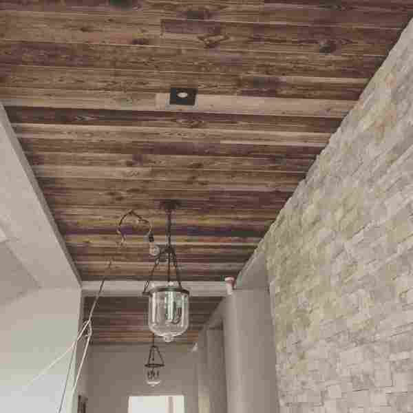Деревянный потолок в квартире: из чего его сделать и как установить самостоятельно