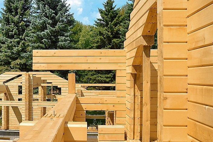Строительство дома из клееного бруса: сколько времени и денег это потребует