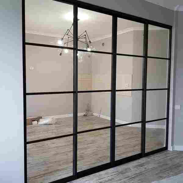 Гид по стеклянным дверям: виды, особенности монтажа, декорирования и ухода