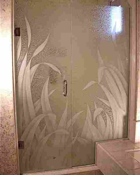 Гид по стеклянным дверям: виды, особенности монтажа, декорирования и ухода