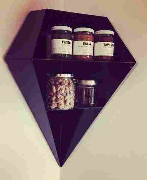 Во главе угла: 9 лучших идей для угловых полок