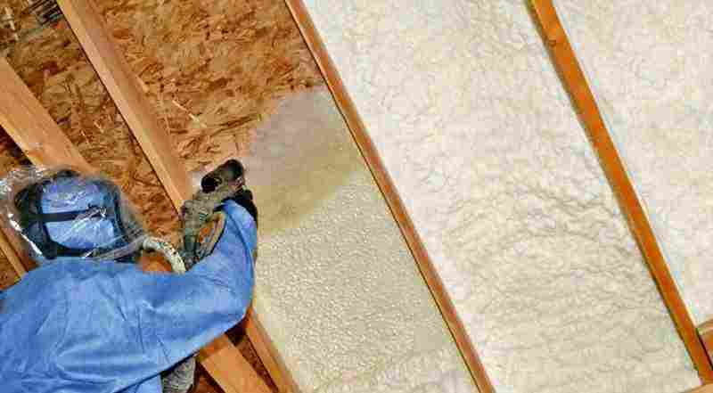 Быстро твердеющая полиуретановая пена: все, что надо знать о современном утеплителе