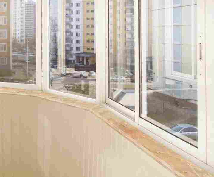 Подоконник на балконе