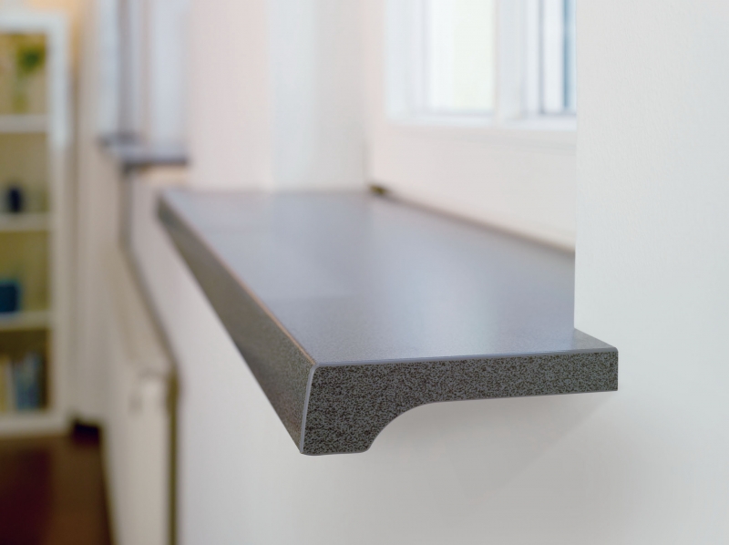 Подоконник на балконе