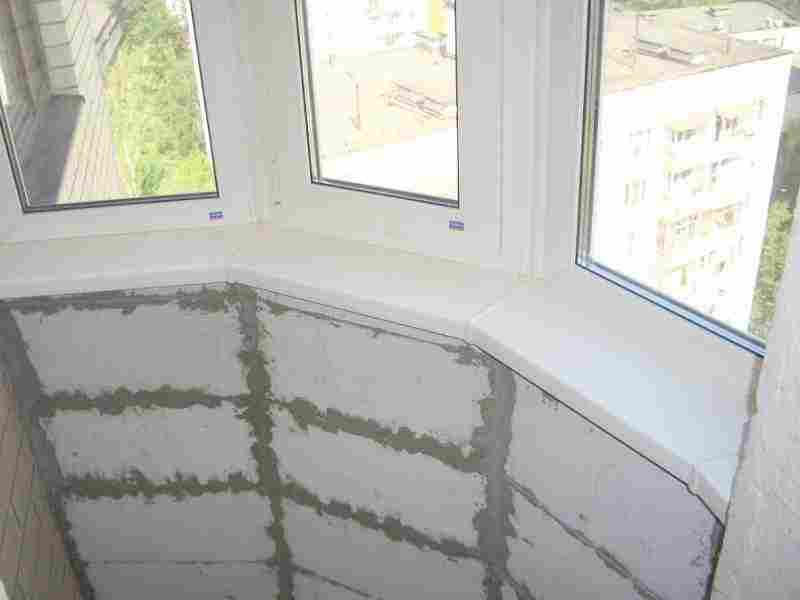 Подоконник на балконе