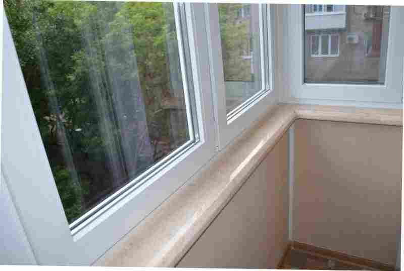 Подоконник на балконе