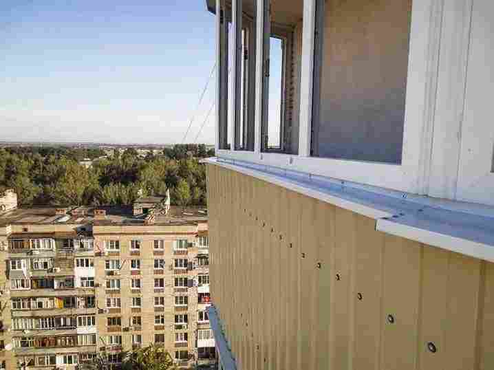 Как обшить балкон