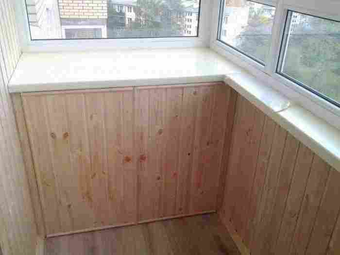 Подоконник на балконе
