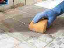 Чем отмыть плитку на полу после ремонта?