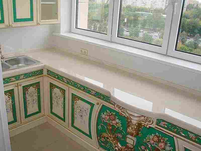 Подоконник на балконе