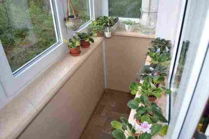 Подоконник на балконе