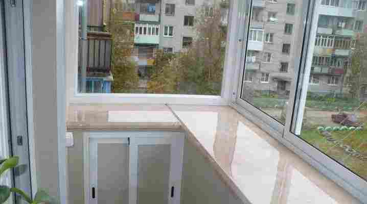 Подоконник на балконе