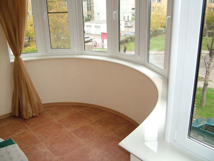 Подоконник на балконе