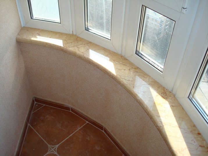 Подоконник на балконе