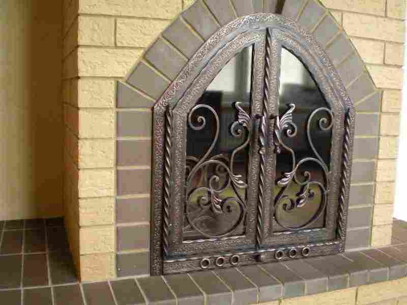 Дверцы для камина – эстетический залог вашей безопасности