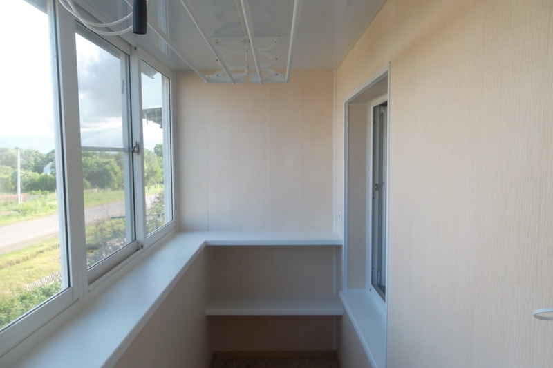 Подоконник на балконе