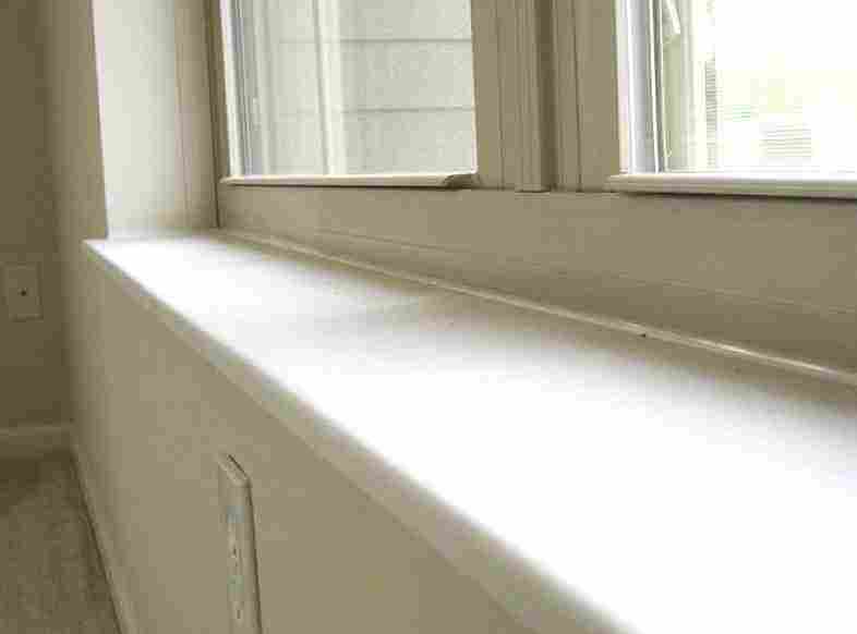 Подоконник на балконе