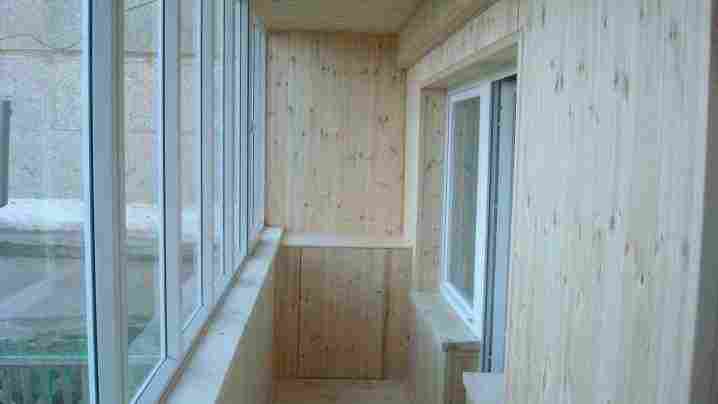 Подоконник на балконе