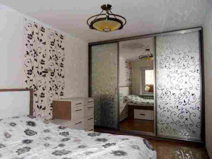 Шкаф-купе в спальню и его внутренне наполнение