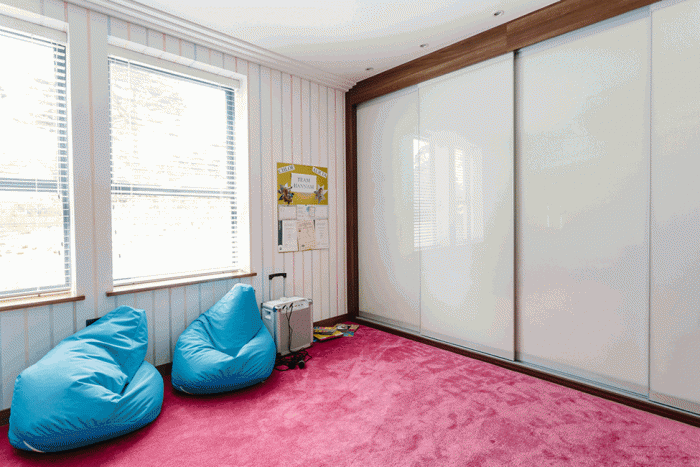 Шкаф-купе в спальню и его внутренне наполнение