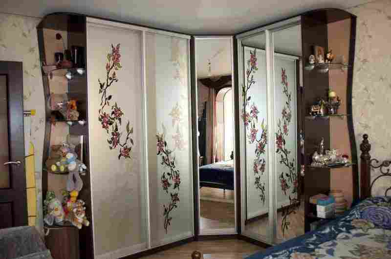 Шкаф-купе в спальню и его внутренне наполнение