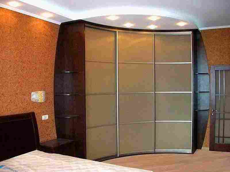 Шкаф-купе в спальню и его внутренне наполнение
