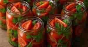 Помидоры дольками в заливке — летают первыми! А рассол как нектар. Обязательно попробуйте! Сохраняйте…