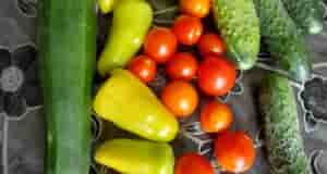 Вот и дождалась огурчиков,помидорки,перчик,кабачок и все свое…