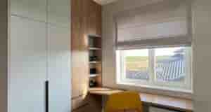 А это реализованная рабочая зона и небольшая гардеробная система. Идеальная реализация и грамотный дизайн….