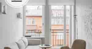 «Бюро Blockstudio, спроектировали белоснежную квартиру в центре Москвы и показали, как с помощью грамотной…