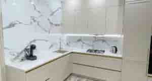 Кухня готова и можно показать. Одну сторону оставили пустой, потому что не хочу мыть…