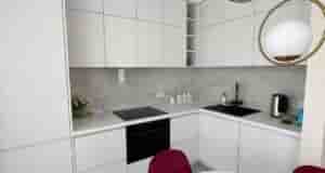 Шикарная реализация кухни. Кухня до потолка, пластик, европейское качество, техника встроена, австрийская фурнитура. Классический…