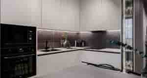 Кухня : угловая Размер : 3000х2200 Материал фасадов : пластик Столешница : искусственный камень…