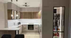 Друзья, всем привет. Наша кухня сразу после монтажа. Скажу сразу, что мебельщики у нас…