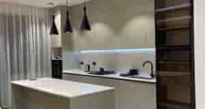 Всем привет. Готов очередной проект. Фото сразу после окончания ремонта. Кухню объединили с гостиной…