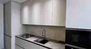 Кухня в современном стиле с фасадами из пластика. Фасады не царапаются, на них не…