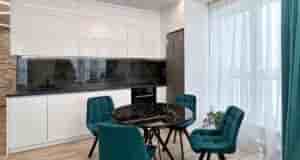 Материалы: • Фасады: Акрил Глянец белый • Столешница: Egger Камень Пьетра Гриджиа черный •…