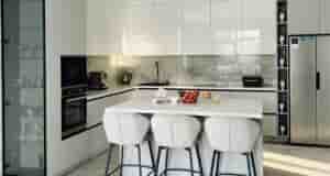 Кухня сразу после монтажа. Вот такая красота получилась. Холодильник не встраивали, потому что холодос…