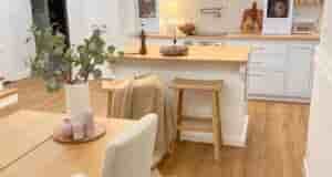 Шикарная кухня-гостиная в скандинавском стиле. Обожаю эту красоту. Очень много естественного света, грамотная планировка,…