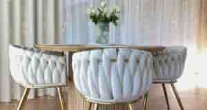 Эстетика. Пока не могу найти ссылку на эти стулья, но видел их один раз…