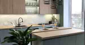 А вот и наша новая кухня. Объединили кухню с гостиной, немного расширили площадь и…