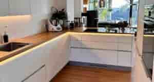 Еще одна шикарная кухня в скандинавском стиле. Вы же помните эти фрезерованные фасады в…