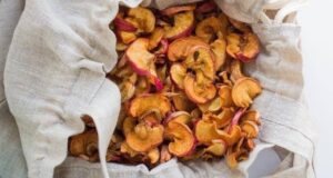 Польза сушеных яблок Оказывают мочегонное действие; Положительно влияют на кровеносную, нервную и пищеварительную системы;…