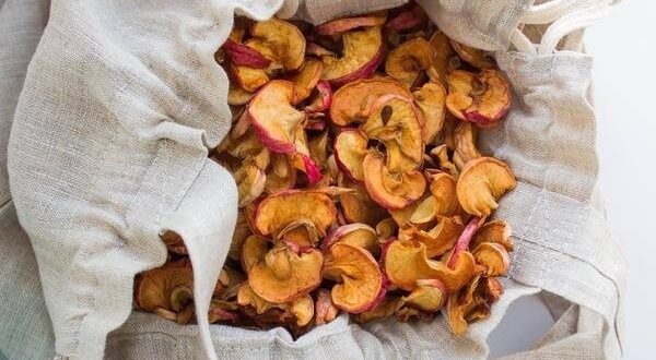 Польза сушеных яблок Оказывают мочегонное действие; Положительно влияют на кровеносную, нервную и пищеварительную системы;…