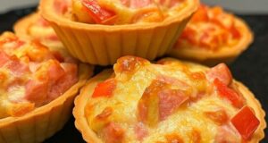 Ингредиенты: * Начинка: * Варёная колбаса или ветчина — 150–170 г * Помидоры —…