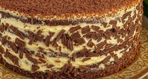 Этот торт не только невероятно вкусный, но и готовится достаточно просто! Шоколадные коржи, нежный…