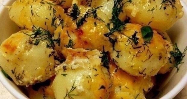 Каpтошка в сыpно-чесночной заливке, запеченная в духовке. Готовлю её как на ужин, так и…